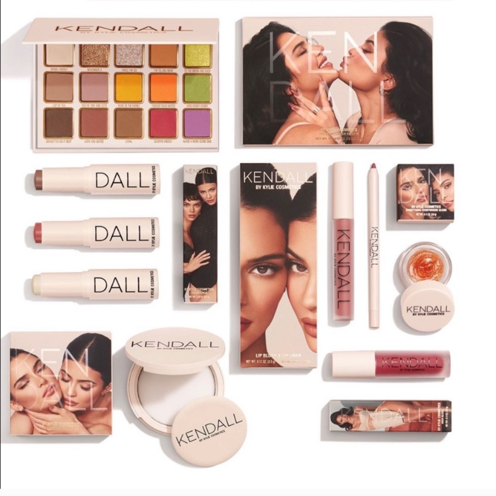 KENDALL KYLIE MAKEUP KIT